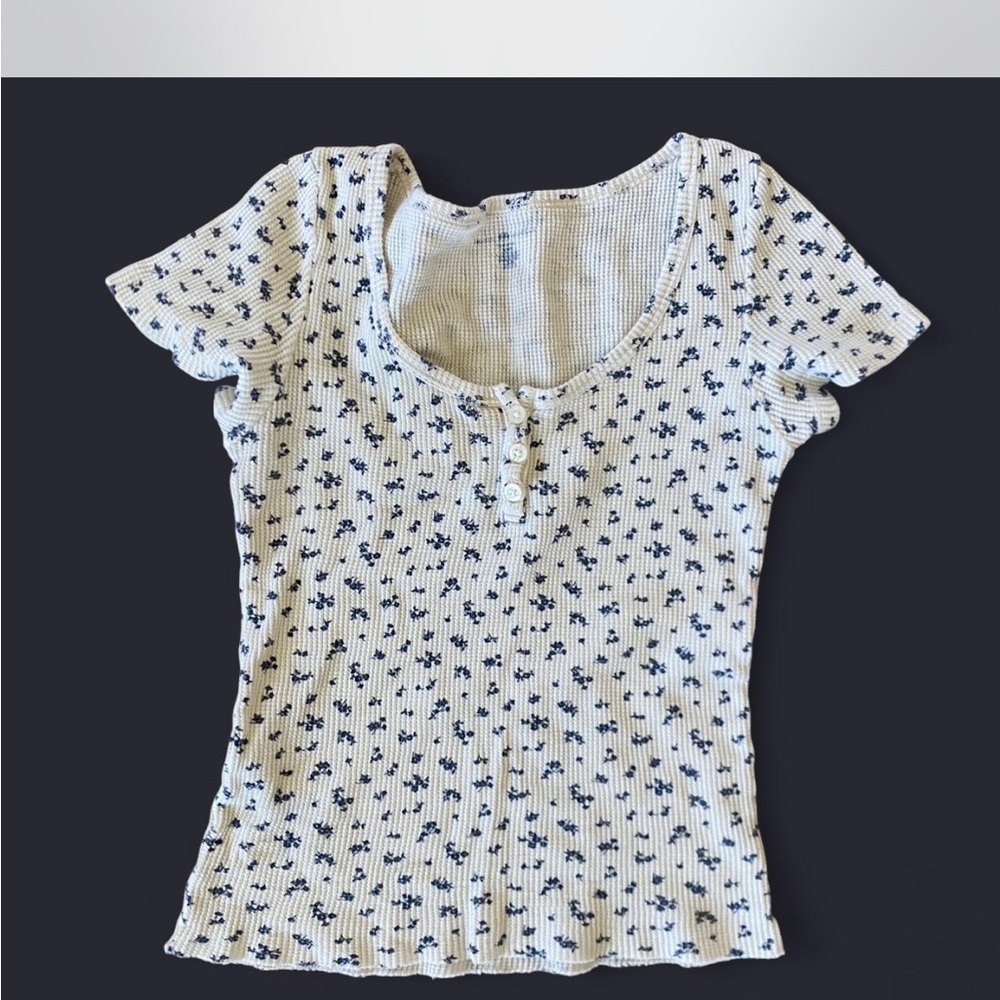 Brandy Melville White and Blue Floral Knit Top